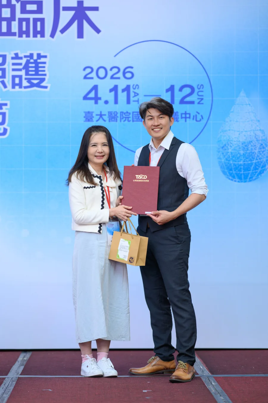 張益豪醫師於台灣基層糖尿病學會115年年會與學會代表合影